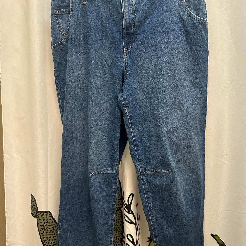Banana Republic Mid-Rise Barrel Jeans in Blue